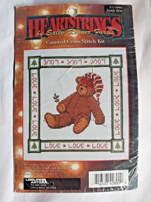 Kit de punto de cruz Leisure Arts Heartstrings "Teddy Bear" tamaño 6 1/8" x 6 1/8" Foto 1 de 2