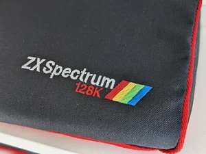 ZX SPECTRUM 128K - Staubschutzhülle - Graphitgrau - bestickt - Bild 1 von 3