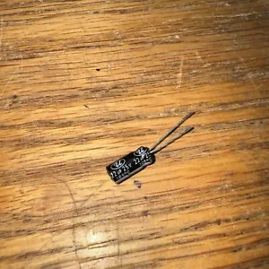U Capacitor 22uF 25v Radial Capacitor 105C - Picture 1 of 1
