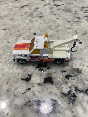 Vintage Matchbox 1987 GMC Towing Wrecker 1:72 Scale Diecast - Image 1 of 4