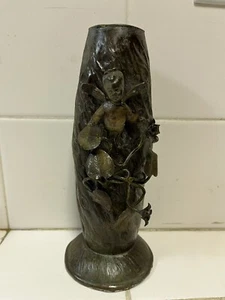 Antiguo jarrón de bronce con figura de hada - Imagen 1 de 11