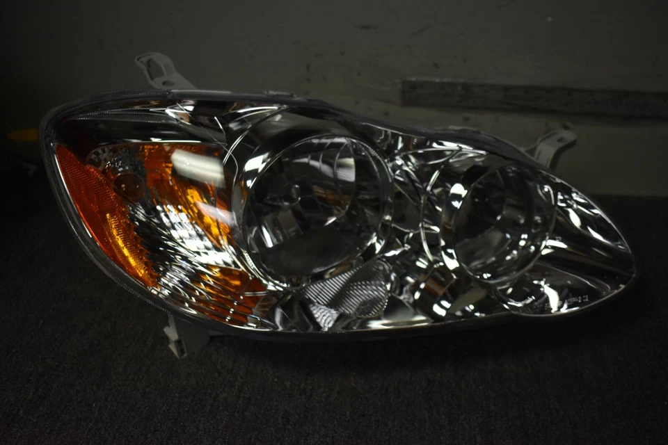 Faro derecho Toyota Corolla CE/LE 2005-2008 OEM de fábrica Foto 1 de 4