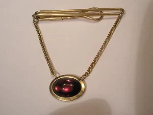 2-3/8" wide Rolled Plate & Red Stone Vintage Pendant Tie Bar Clip - Picture 1 of 4