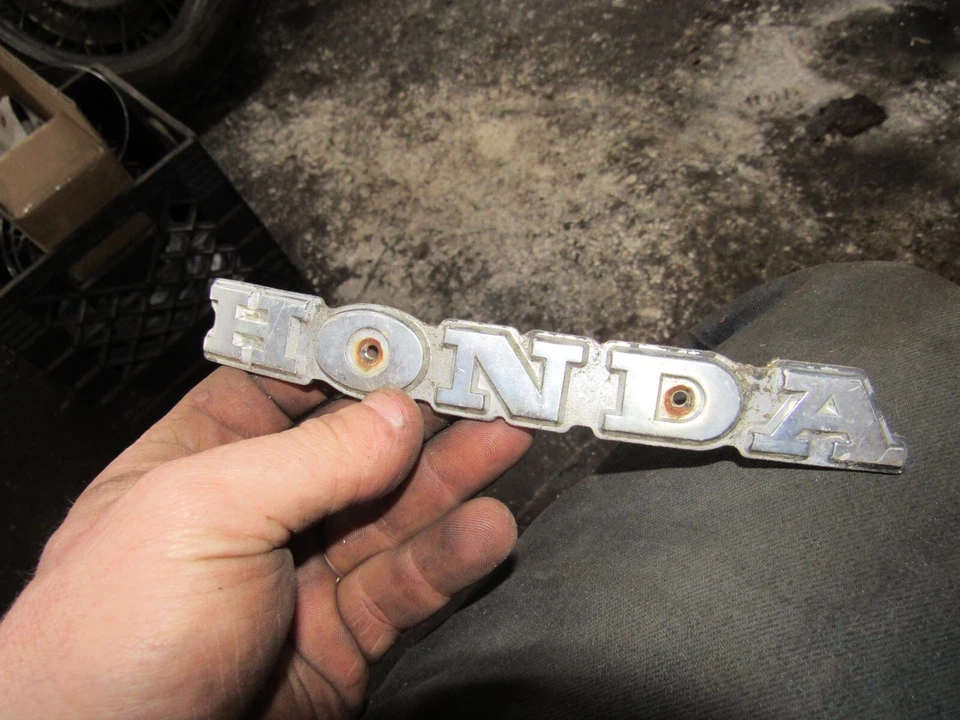 Honda CB400 T 1978 Hawk emblema del tanque de gasolina izquierdo Foto 1 de 1