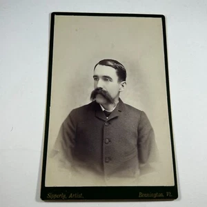 Tarjeta de gabinete Joven con bigote Retrato Bennington Vermont - Imagen 1 de 8