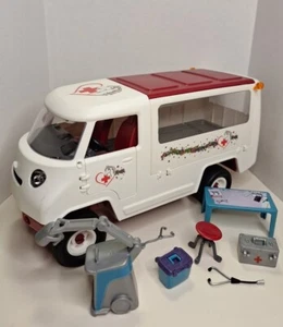 Schleich D-73527 Mobile Vet Van Horse W/ Some  Accessories Missing 1 Side Mirror - Picture 1 of 12
