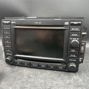 CHRYSLER 300C SRT8 05-07 OEM NAVIGATION NAVI NAV GPS RADIO 6 DISC CD UNIT SCREEN - Foto 1 di 8