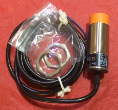 IFM EFECTOR 100 IIA3015-BPKG Inductive Proximity Switch - Image 1 of 3