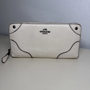 Coach Mickie Geldbörse Pebbled Leather Zip Around Beige - Bild 1 von 13