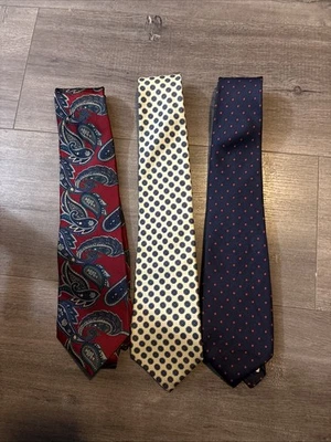 批量 3 件 Bert Pulitzer 领带。  Red Agile, Navy/red & Pale 黄色/蓝色丝绸 — 第 1/4 张图片