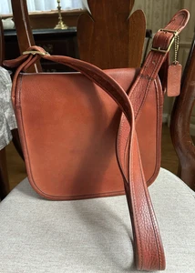 VINTAGE NYC COACH CLASSIC SHOULDER BAG STYLE 9170 RUST LEATHER 1970s-1980s - Picture 1 of 18