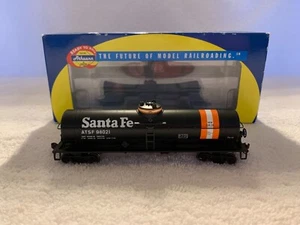 Athearn #73201 HO Scale Santa Fe Single Dome Tank Car #98021 - Picture 1 of 8