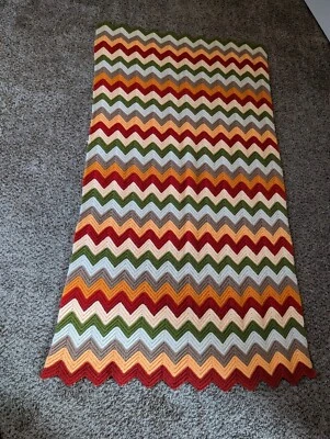 MANTA BEBÉ AFGANA GANCHILLO MANO TIRO LANA AUDAZ MULTICOLOR CHEVRON 34" *X 64" Foto 1 de 4