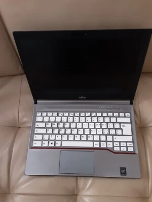 FUJITSU Lifebook E734 Intel I5 4300  2,60Ghz - DDR3 4Gb - HD 500Gb - Immagine 1 di 4