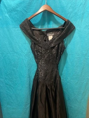 Vestido Formal Corto Vintage Steppin Out Negro Encaje Cuello Redondo Lentejuelas Talla 7  Foto 1 de 4