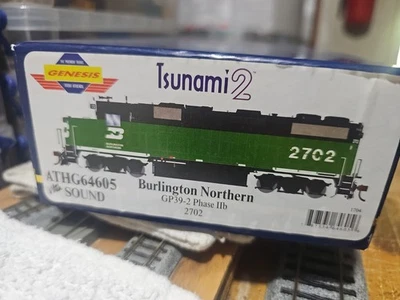 ATHEARN ATHG64605 GP39-2 BURLINGTON NORTHERN ROAD  NUMBER BN 2702 TSUNAMI2 SOUND - Image 1 of 4