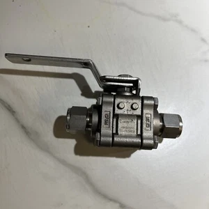 SWAGELOK SS-T63MS8 SS Ball Valve (NEW NO BOX) - Picture 1 of 6