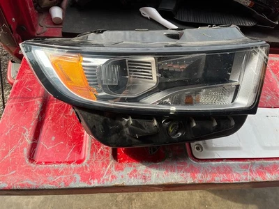 Ford Edge 2015 2016 2017 2018 faros pasajero lado derecho pestañas rotas  Foto 1 de 4