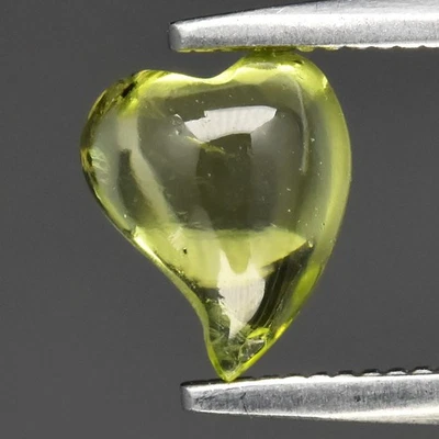 💎 0.67ct 6.3x5.3mm Fancy Cabochon Natural Green Peridot - Untreated Burma Gem - Image 1 of 4