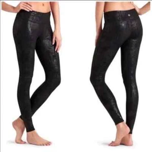 Barely Used ATHLETA Crackle Chaturanga Black Metallic Leggings Style 159874 XXS - Picture 1 of 4