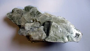 Muestre mineral de cristal crudo moscovita/mica dorada 372 g - Imagen 1 de 4