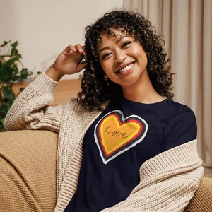 Retro Love Heart T-Shirt – 70s Style Graphic Women's Relaxed T-Shirt - Picture 1 of 10