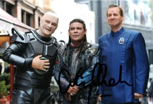 RED DWARF: CRAIG CHARLES 'DAVE LISTER' SIGNED 6x4 ACTION PHOTO+COA **PROOF** - Picture 1 of 2