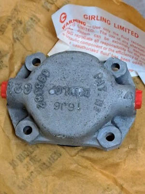 1 NOS Girling 64932067 Piston & Cylinder Front Brake Caliper fits Jaguar E-Type - Image 1 of 4