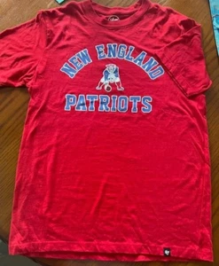 HERREN Vintage '47 NEW ENGLAND PATRIOTS Fußball T-SHIRT GRÖSSE Small - Bild 1 von 4