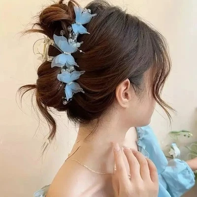 Clip de garra de pelo de mariposa elegante agarre de moño de perlas para mujeres peinado informal de novia Foto 1 de 4