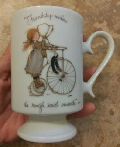 Vintage Holly Hobbie Friendship Mug Footed Coffee Cup 1973 Made In Japan - Picture 1 of 6