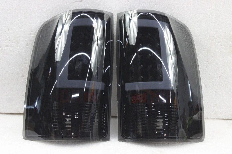 Luces traseras de tubo LED BLK Smoke FITS 2007-2013 GMC Sierra 1500 2500HD 3500HD Foto 1 de 1