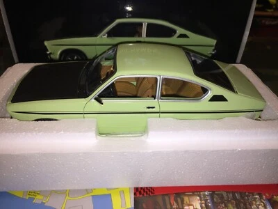 180054625 MINICHAMPS 1 18 OPEL KADETT C COUPE SR 1976 GREEN BLACK RARE SHIP WORL - Immagine 1 di 4