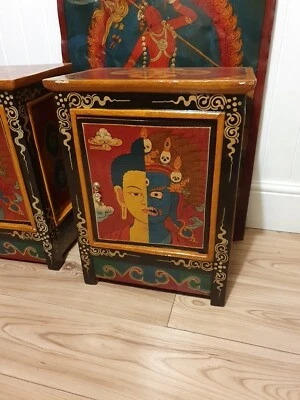 Gabinete vintage pintado a mano lateral tibetano  Foto 1 de 4