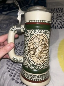 VINTAGE 1978 AVON Lidded Beer Stein Mug Hunting Engraved #585514 Brazil - Picture 1 of 4