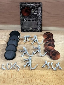 Prodos AVP Alien Vs Predator The Hunt Begins Alien Stalker X5 Figurine New - Picture 1 of 6