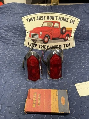 Пара корпусов задних фонарей в сборе 1950-1952 Dodge RH-LH DODAL  - Изображение 1 из 4