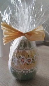 Hubrig Handbemaltes Osterei JahresEi 2022 | Türkis mit Blumen original verpackt - Bild 1 von 3