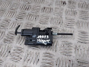 Relais Actionneur trappe réservoir RENAULT MEGANE IV (4) PHASE I (1) 8200305732 - Picture 1 of 3