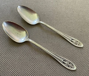 2 Teaspoons Wallace Silver Hollywood Silverplate Tea Spoon Floral Pierced 110577 - Picture 1 of 3