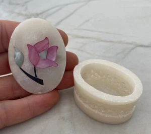 Vintage Hand Made in India Fetco Oval Soapstone Trinket Box with Flower Inlay - Picture 1 of 13