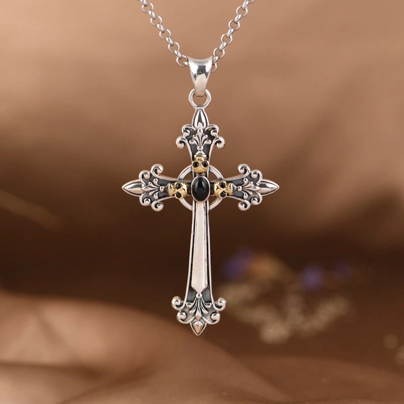 Colgante gótico de plata de ley S925 con acento de latón de ónix negro Foto 1 de 4