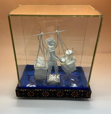 Filigrana Tarakasi en miniatura de plata de ley vendedor de comida asiática con cestas Foto 1 de 4