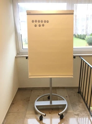 Stabile Flipchart, Präsentation, mit neuen Blätter und neuen Stifte  - Bild 1 von 4
