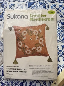 Vintage Sultana "Blumenkranz" Blumen Kissen Nadelspitze Kit 16" Stickerei - Bild 1 von 6