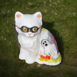Mosser flauschige Katze Kätzchen weiß handbemalt Katzenfigur Halloween mit Maske - Bild 1 von 5