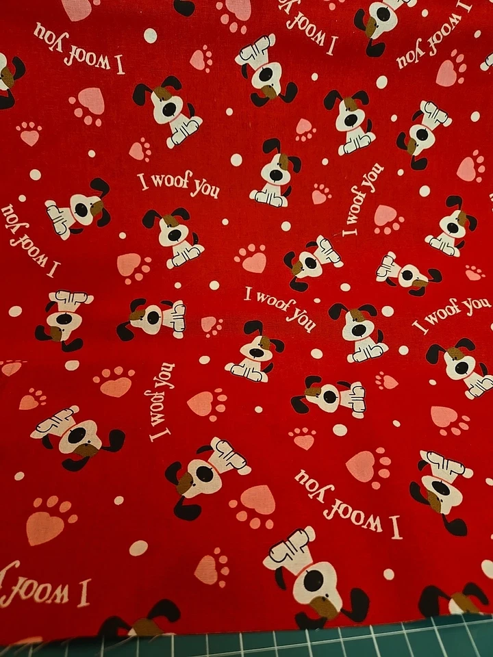 Tela I Woof You con estampado de pata de perro rojo rosa día de San Valentín por media 1/2 yarda Foto 1 de 4