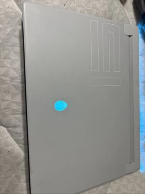 Portátil Dell Alienware X15 R1 11ª Gen I7-11800H 32GB RAM, SSD 1TB, RTX 3070 Foto 1 de 4