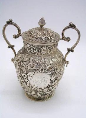 Antiguo azucarero Repousse de plata esterlina Welsh & Bros Baltimore Foto 1 de 4