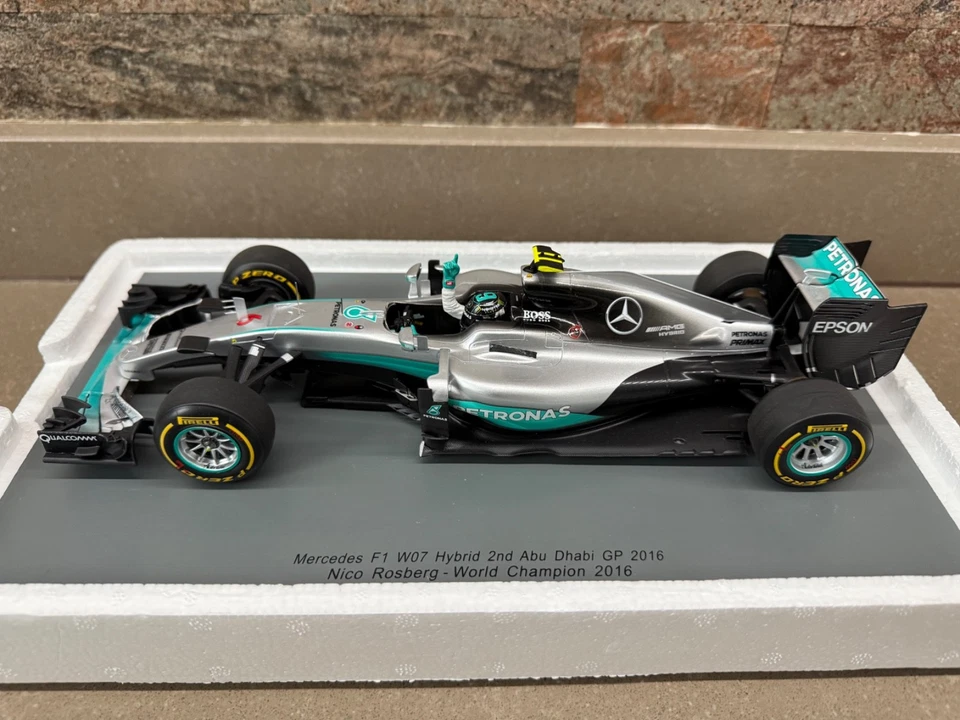 Nico Rosberg Abu Dhabi World Champion 2016 1:18 Spark Mercedes F1 - Bild 1 von 4